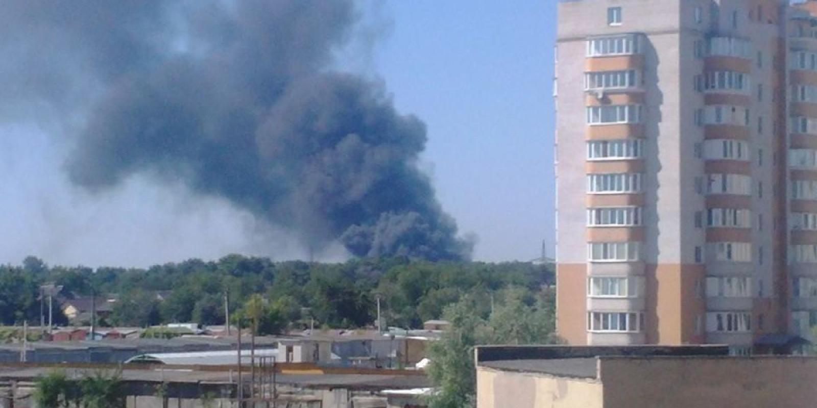 Над Києвом густий стовп диму: що загорілося Над Києвом густий стовп диму: що загорілося