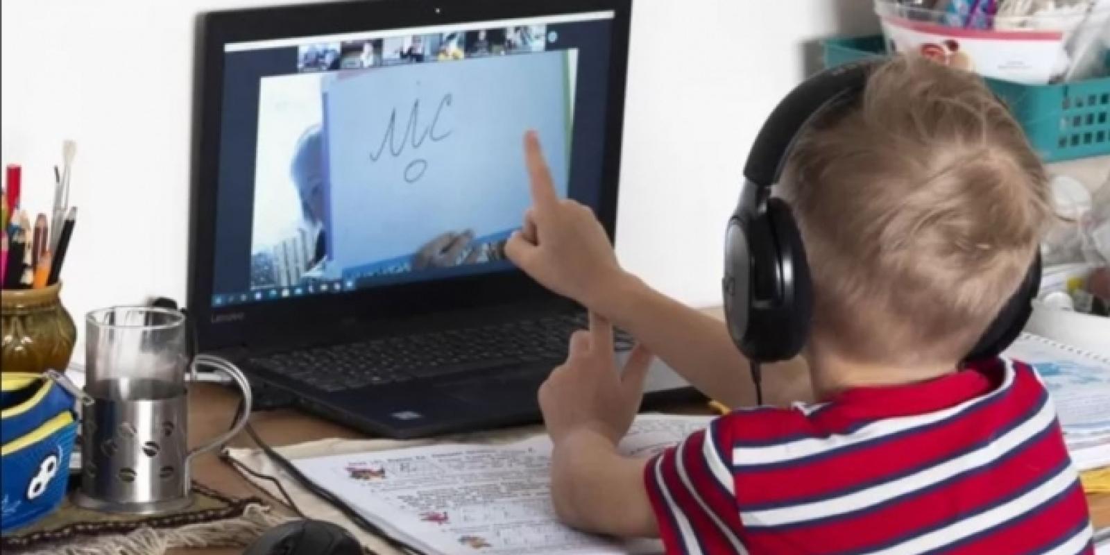 У Переяславі батьки скаржаться на онлайн-навчання та відсутність укриттів у школах