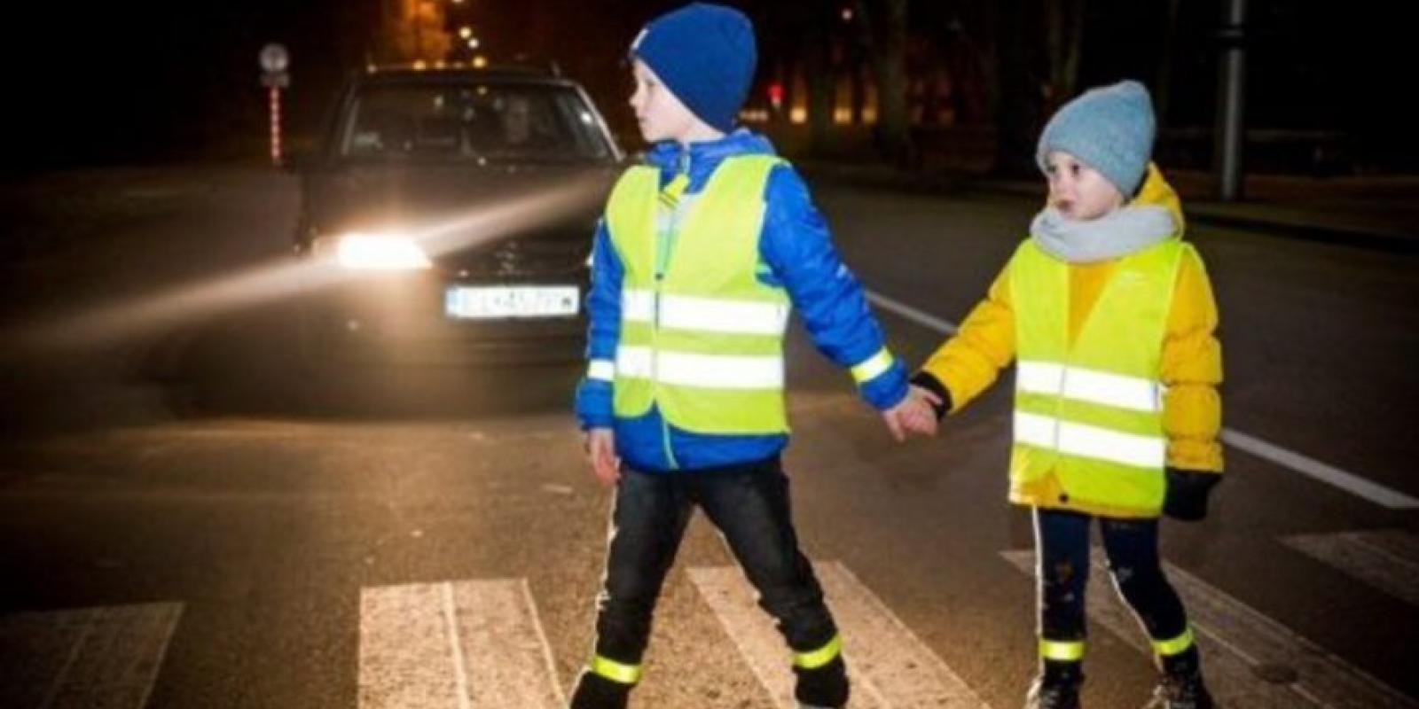 Поліція штрафуватиме за відсутність світловідбивальних елементів на одязі