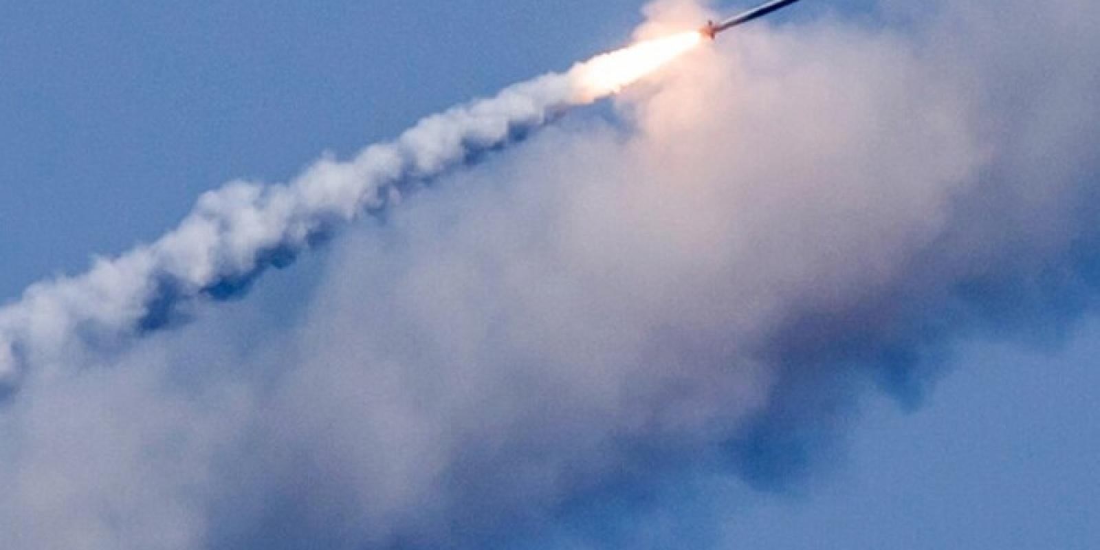 Ракетний удар по Київщині: уламки ракети впали на багатоповерховий будинок, постражлдала дитина Ракетний удар по Київщині: уламки ракети впали на багатоповерховий будинок, постражлдала дитина