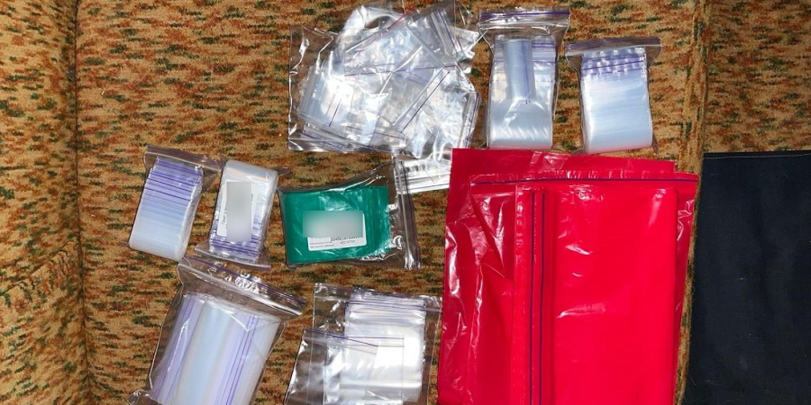 Збував наркотики по всій Україні: на Київщині затримали 30-річного наркодилера