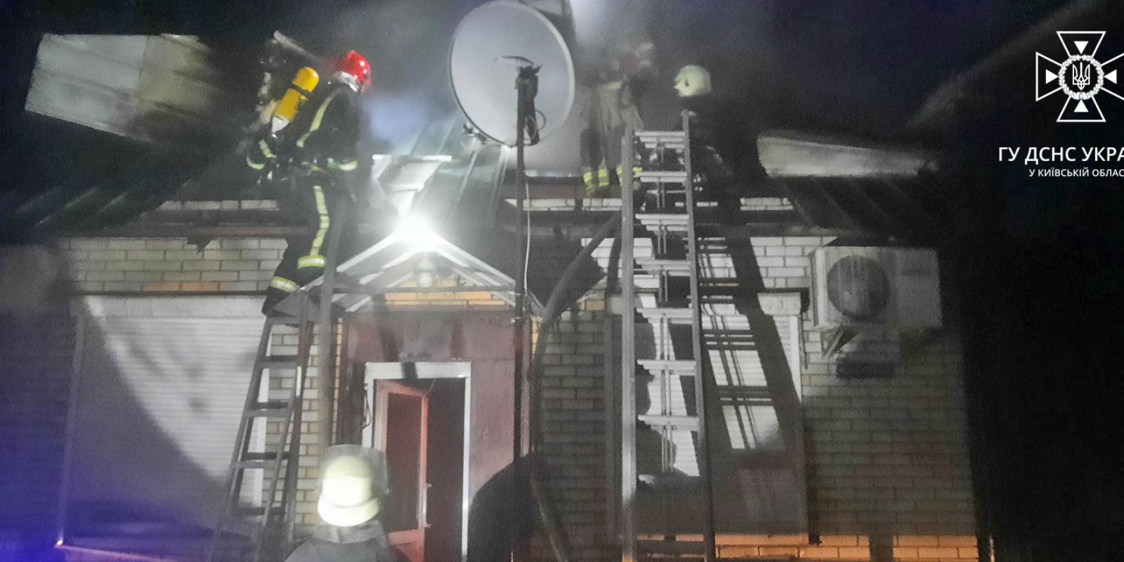 На Обухівщині ліквідовано пожежу: горів магазин