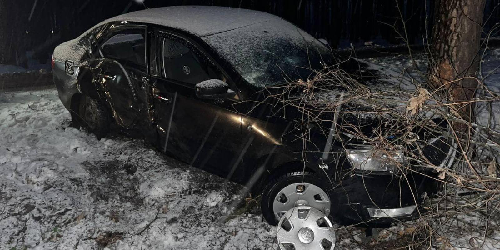 На Київщині п’яний чоловік викрав автомобіль та розбив його