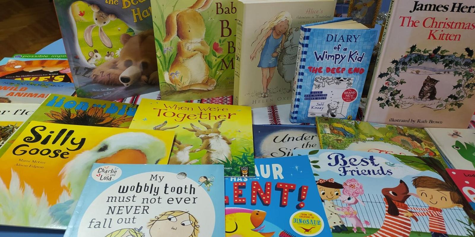 В Ірпінь з Великобританії передали півсотні англомовних книг для дітей