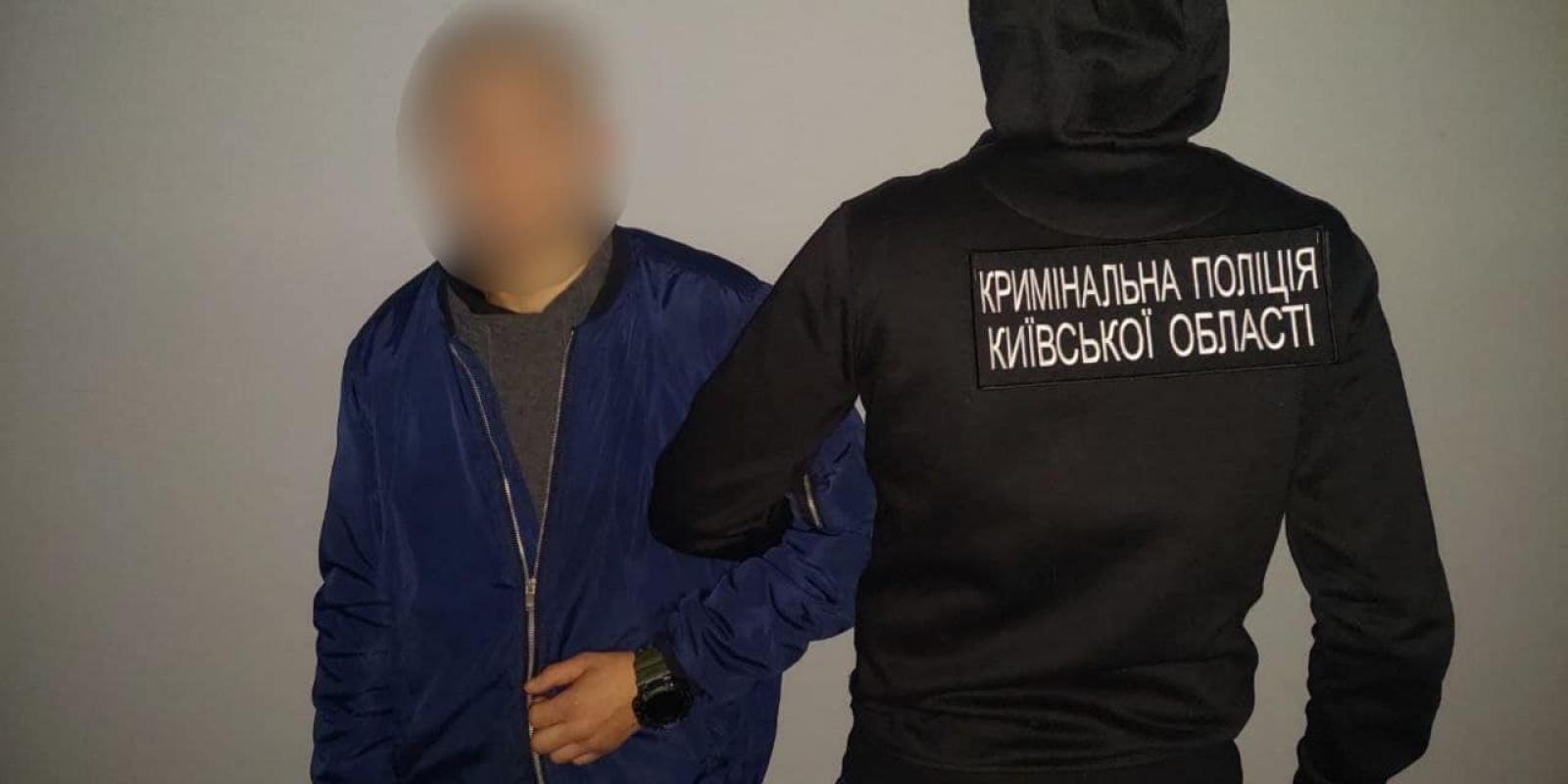 На Київщині 26-річний чоловік зайшов на територію підприємства та викрав автомобіль 