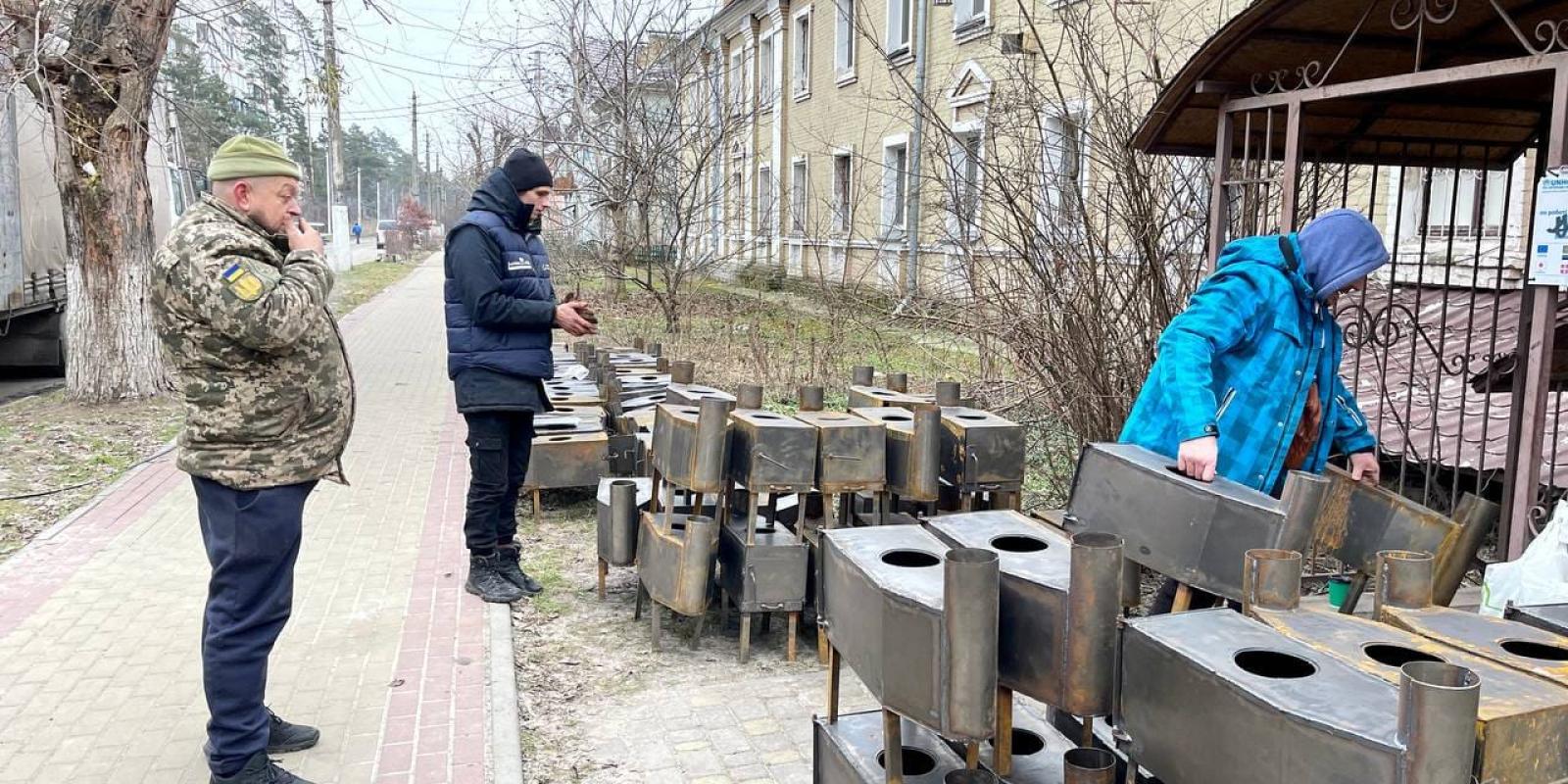 В Ірпінь надійшли 100 буржуйок з Іспанії В Ірпінь надійшли 100 буржуйок з Іспанії