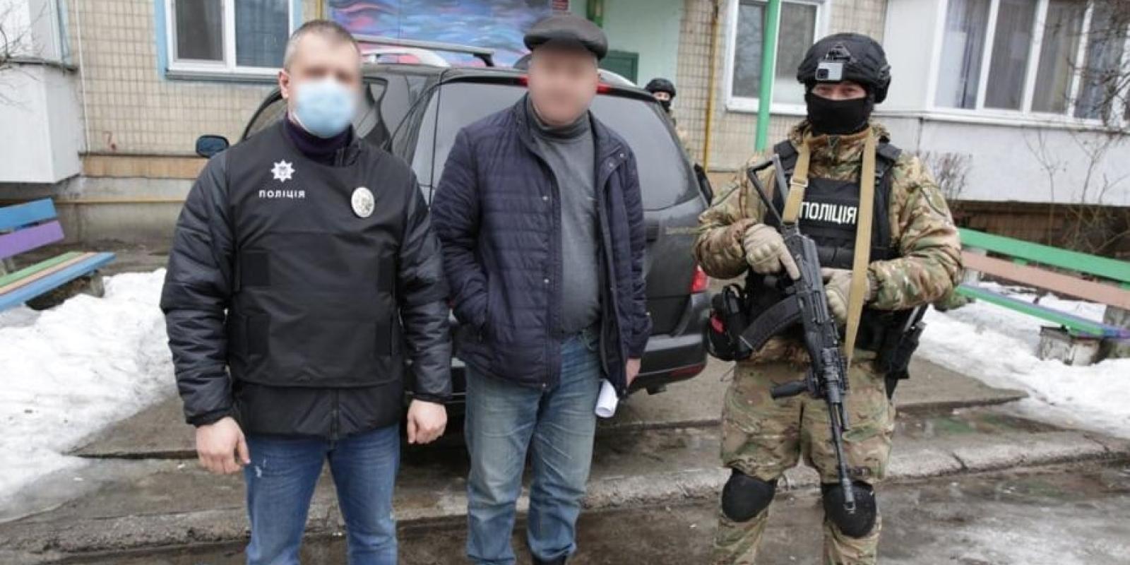 На Київщині 50-річний чоловік виготовляв дитяче порно: потерпіло 43 дитини