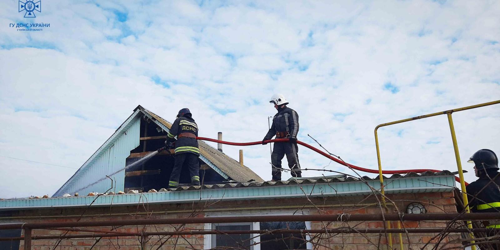 Пожежа на Київщині: чоловік з опіками та отруєнням в лікарні