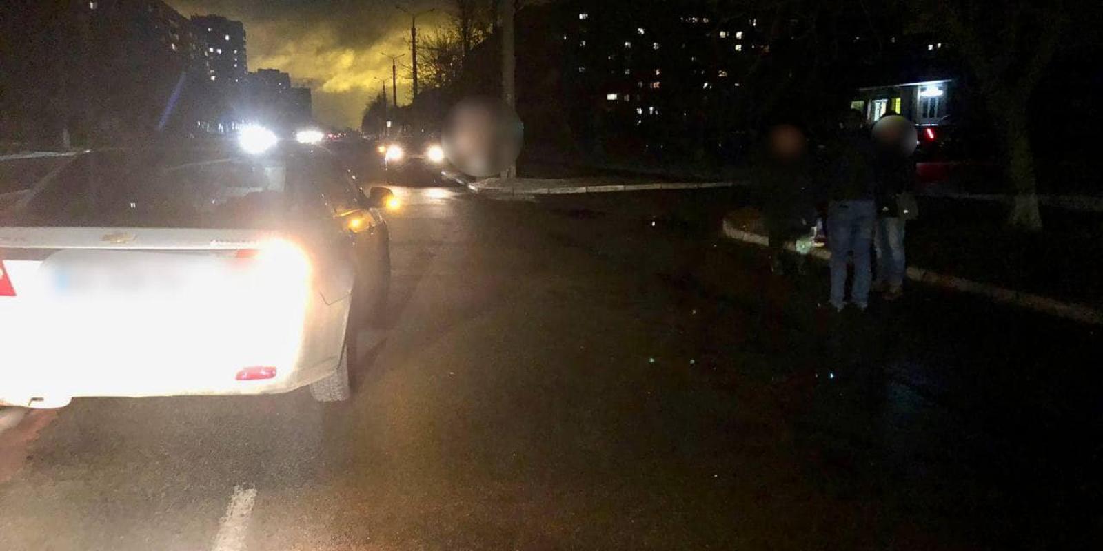 ДТП у Броварах: жінка переходила дорогу в невстановленому місці та отримала перелом