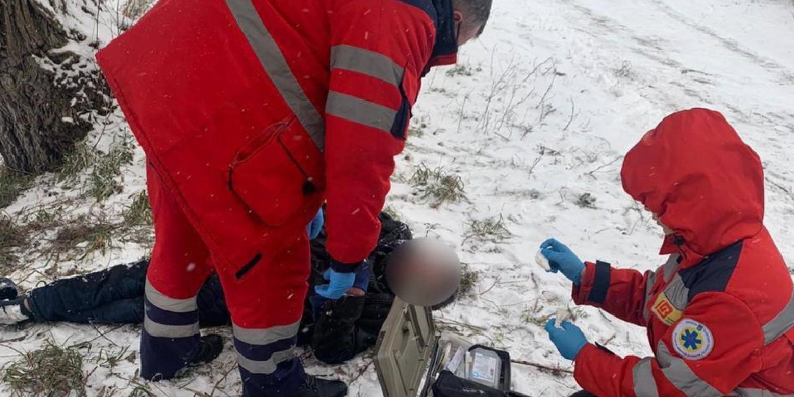 У Бородянці 54-річного чоловік півгодини пролежав на кризі в ставку 