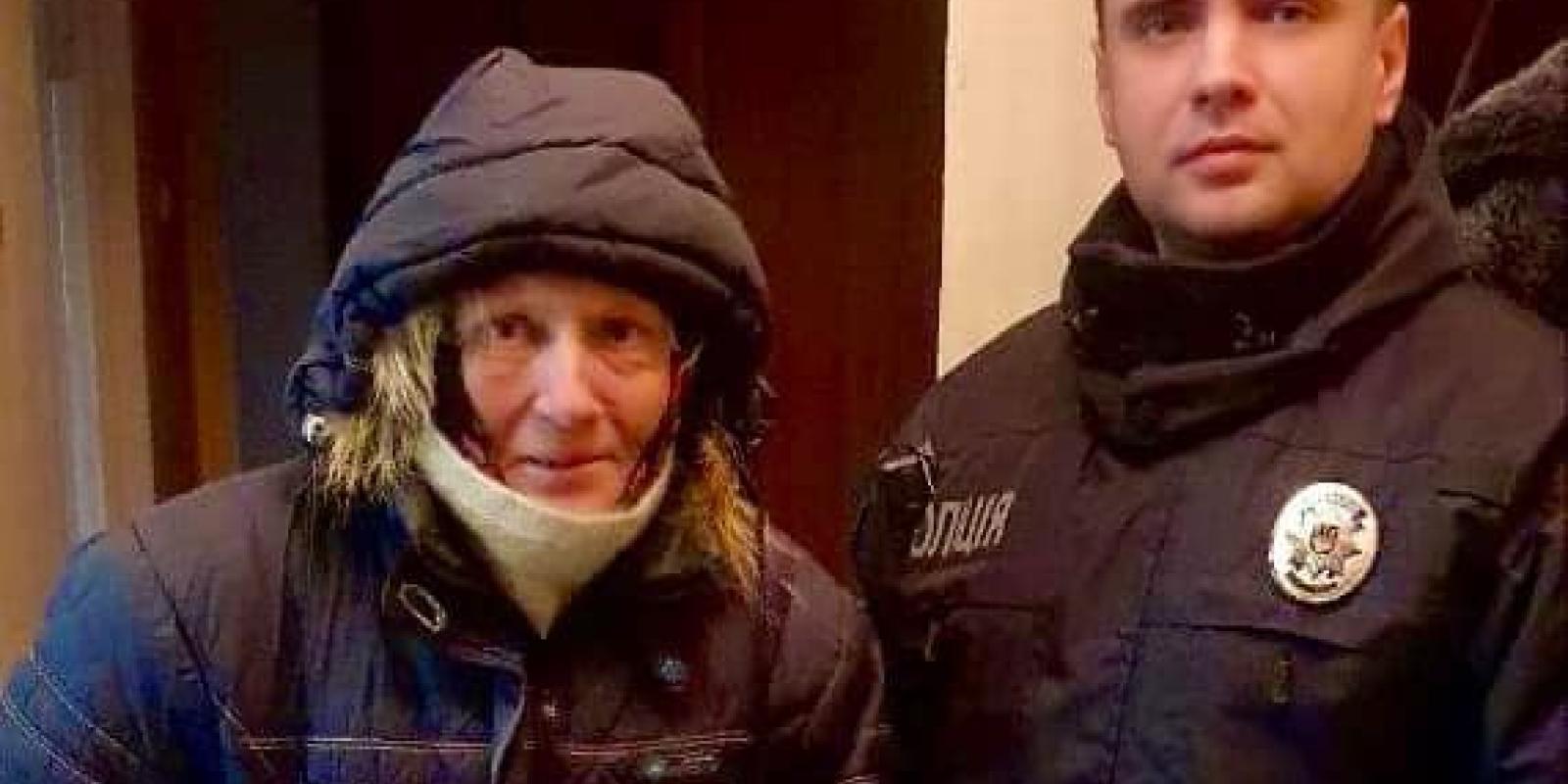 Вийшла з дому, заблукала та ледь не замерзла: в селі на Київщині врятували бабусю 