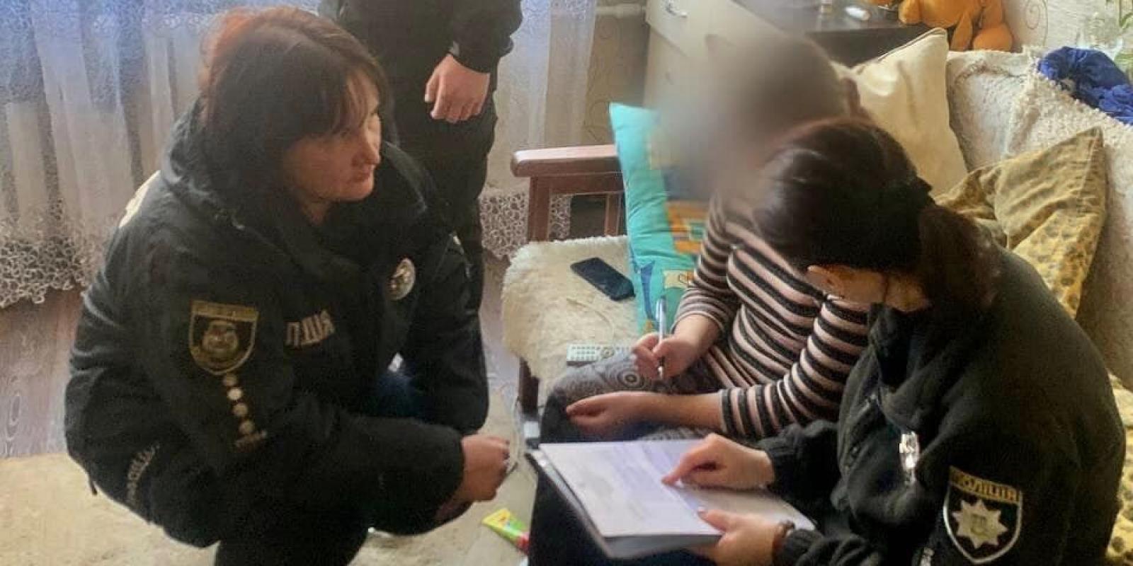 Дитина в безпечному місці: на Київщині 9-річна дівчинка поскаржилася поліції на батька-тирана