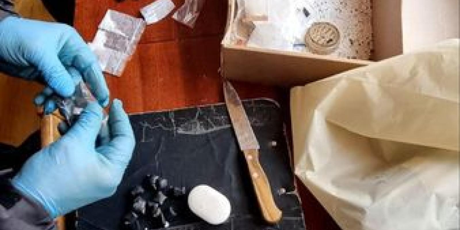 На Київщині затримали драгдилера: житель Білої Церкви зберігав майже 30 згортків з наркотиками та психотропами На Київщині затримали драгдилера: житель Білої Церкви зберігав майже 30 згортків з наркотиками та психотропами