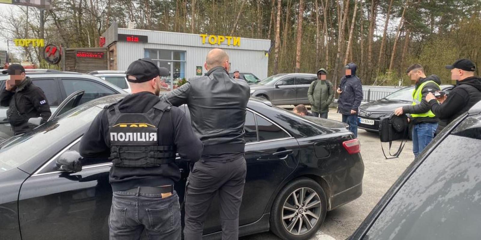 Голову одної з громад Київщини затримано під час отримання хабаря Голову одної з громад Київщини затримано під час отримання хабаря