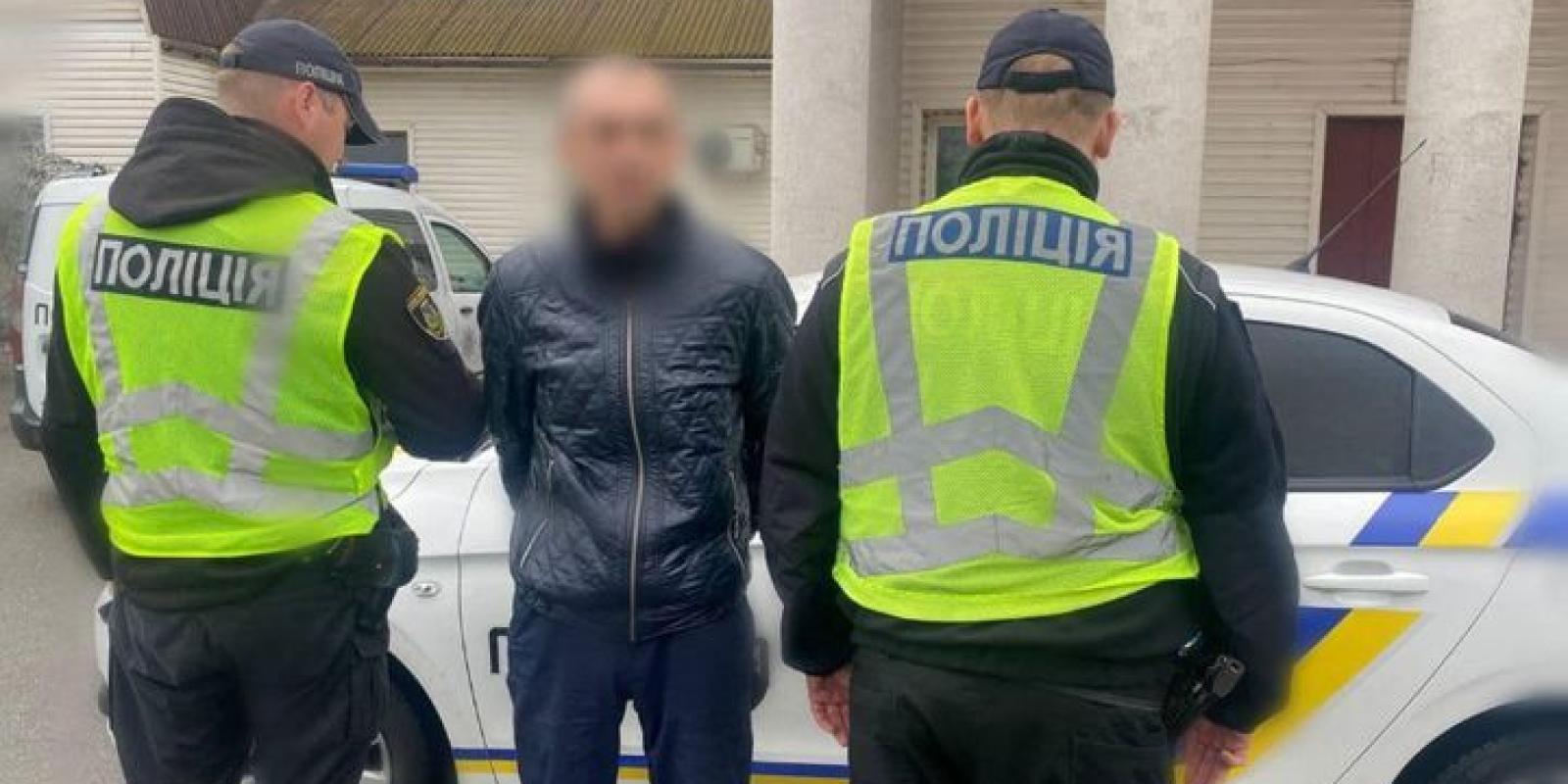 Посеред вулиці вирвав із рук жінки мобільний телефон: у селі на Київщині затримали злодія Посеред вулиці вирвав із рук жінки мобільний телефон: у селі на Київщині затримали злодія
