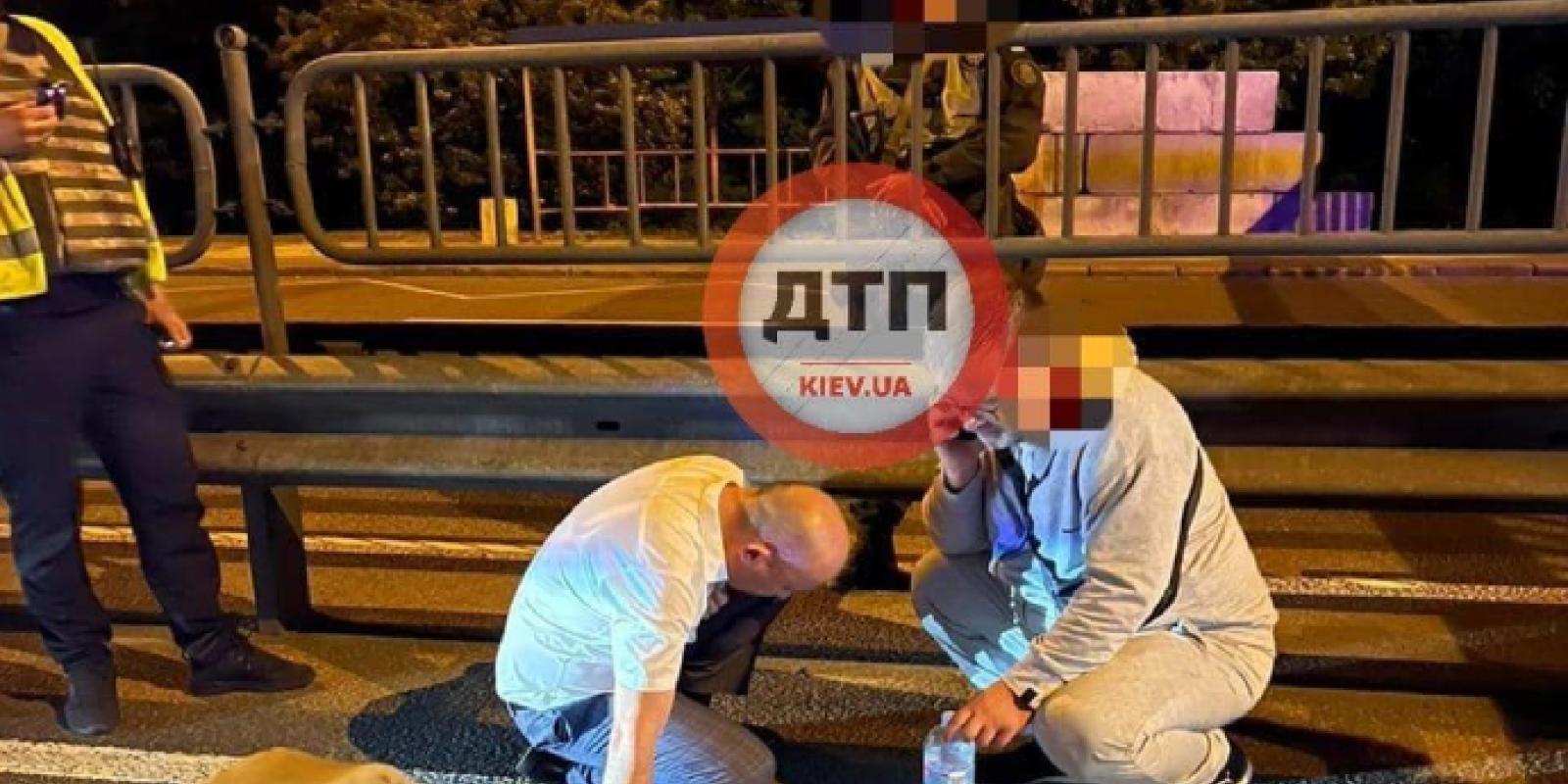 У Києві суддя на смерть збив нацгвардійця на блокпосту, – джерела УП У Києві суддя на смерть збив нацгвардійця на блокпосту, – джерела УП