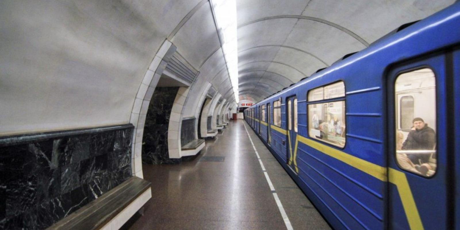 У Києві на станції метро виявили труп біля турнікетів У Києві на станції метро виявили труп біля турнікетів