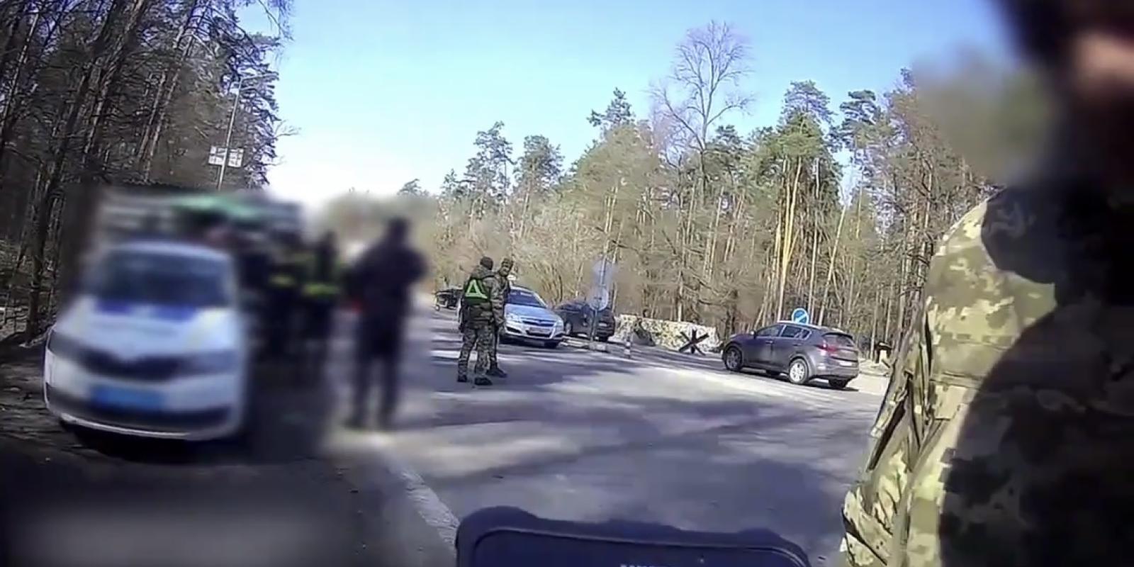 На в’їзді до Києва прикордонники затримали настоятеля храму УПЦ МП, в підвалі якого утримували волонтерів На в’їзді до Києва прикордонники затримали настоятеля храму УПЦ МП, в підвалі якого утримували волонтерів