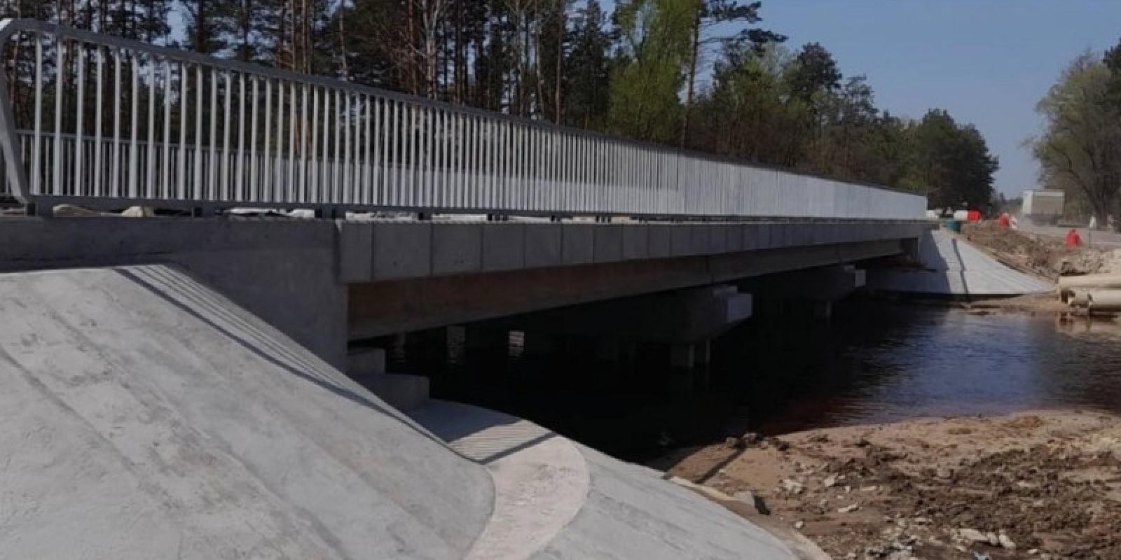 У Київській області завершується відбудова мосту, зруйнованого окупантами У Київській області завершується відбудова мосту, зруйнованого окупантами