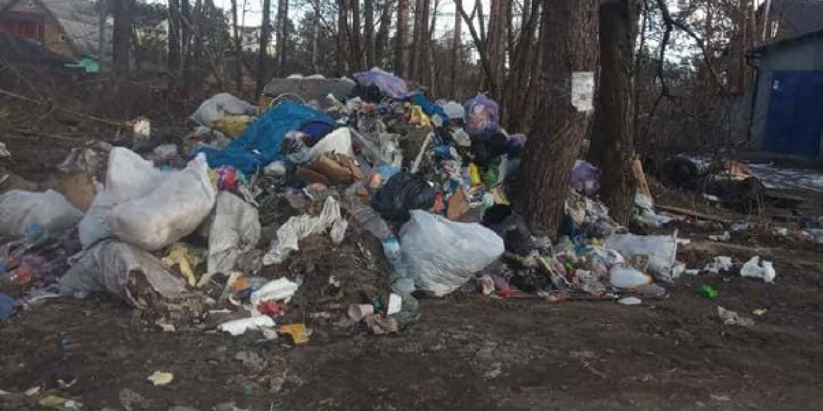 Мешканців Ірпеня закликають виносити сміття у призначені для цього місця 