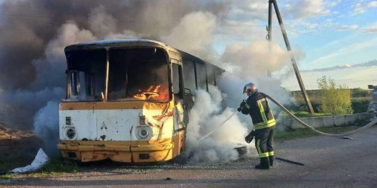 На трасі у Київській області вщент згорів автобус На трасі у Київській області вщент згорів автобус