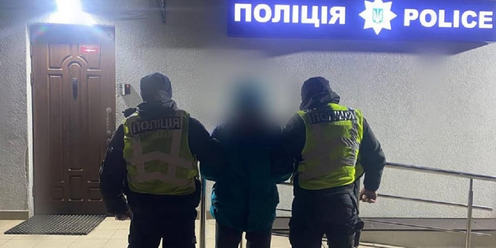 У Боярці на очах у продавчині обікрали 15-річного юнака