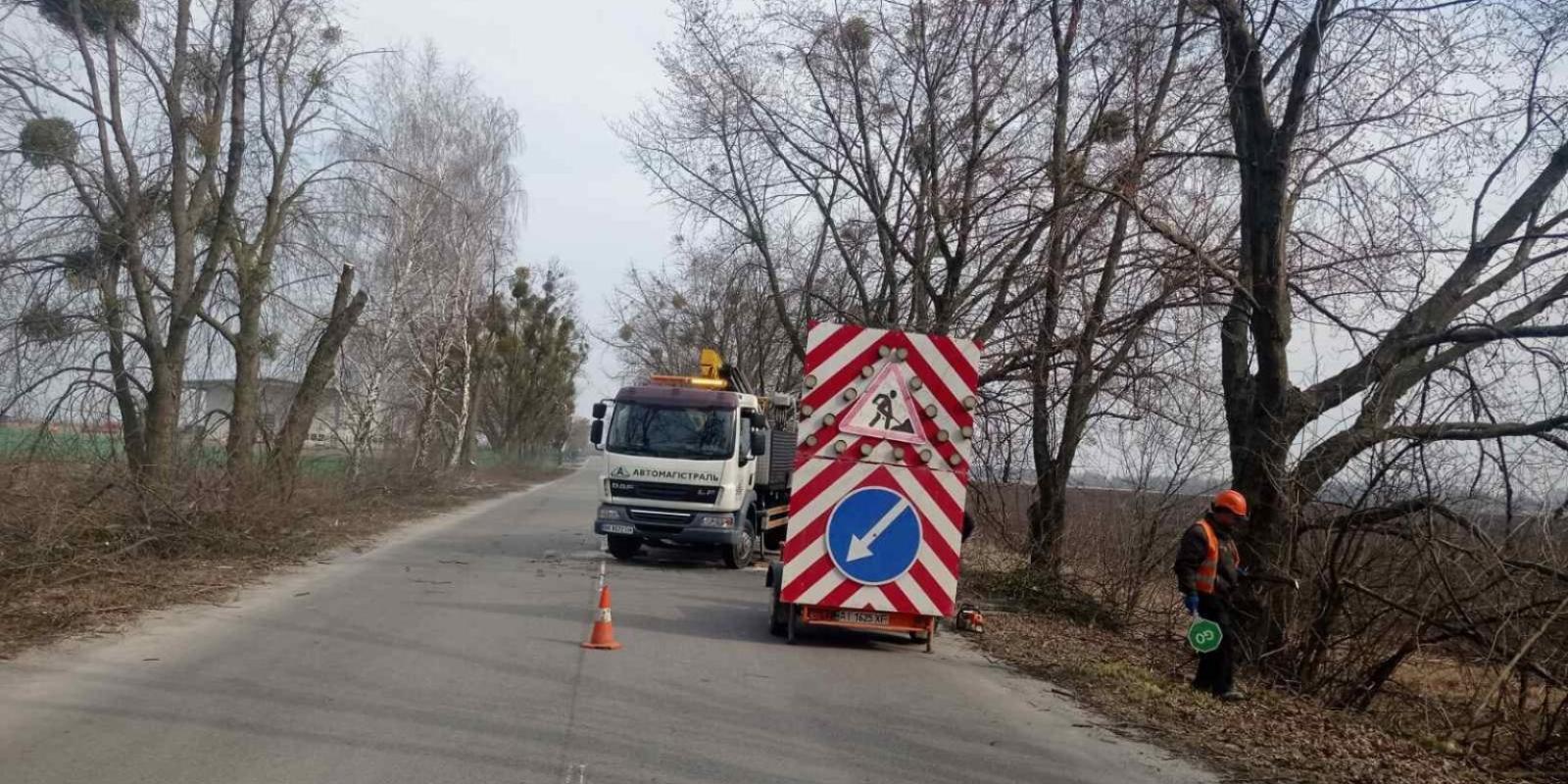 На Київщині відновлюють автошляхи після зими 