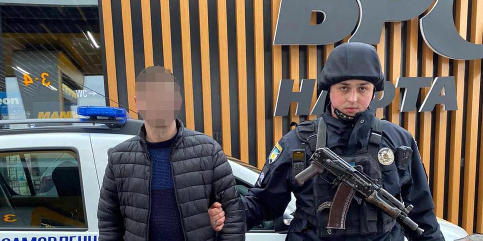 У Вишгороді на АЗС затримали чоловіка з наркотиками У Вишгороді на АЗС затримали чоловіка з наркотиками