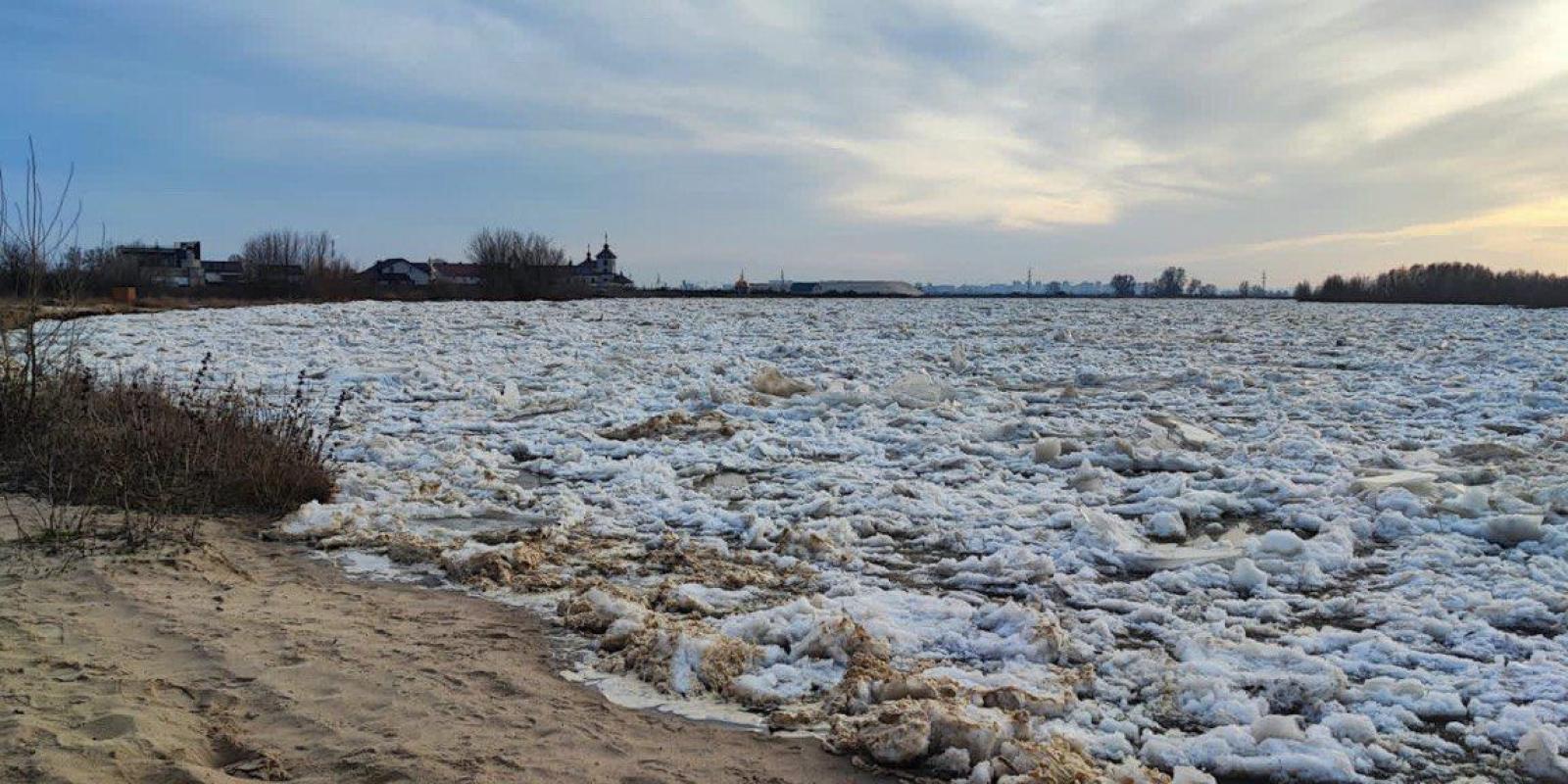 На Київщині може бути гучно: на Десні підриватимуть кригу