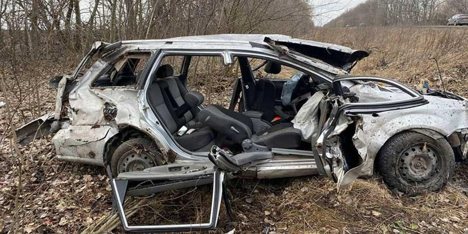 Аварія на Кагарличчині: потерпілого із авто діставали рятувальники