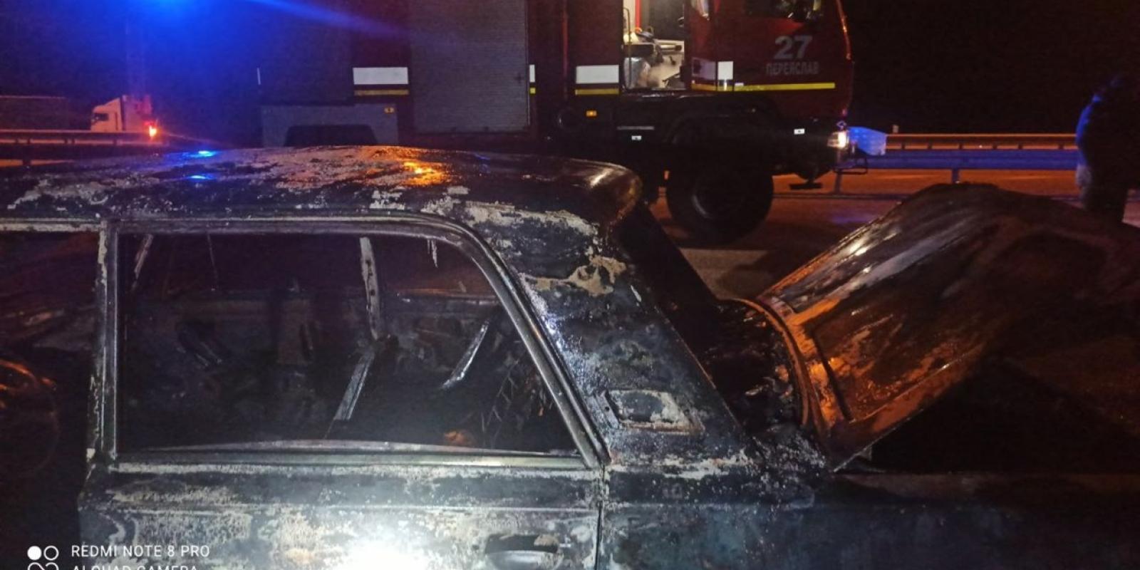 У Київській області на парковці повністю згорів автомобіль