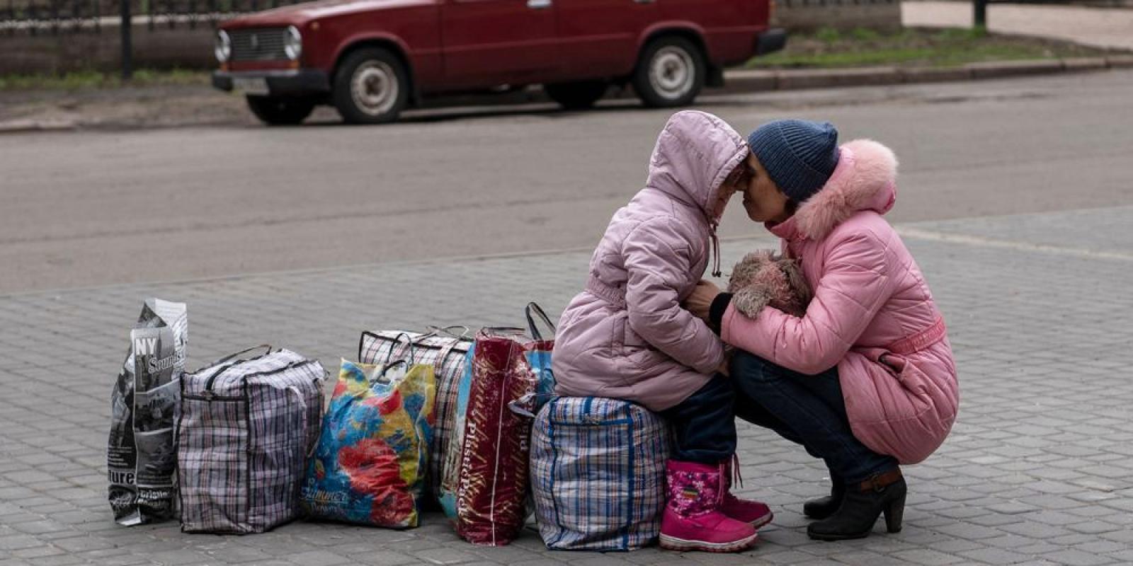 Постраждалі від окупантів мешканці Київщини можуть отримати фінансову та психологічну допомогу: деталі