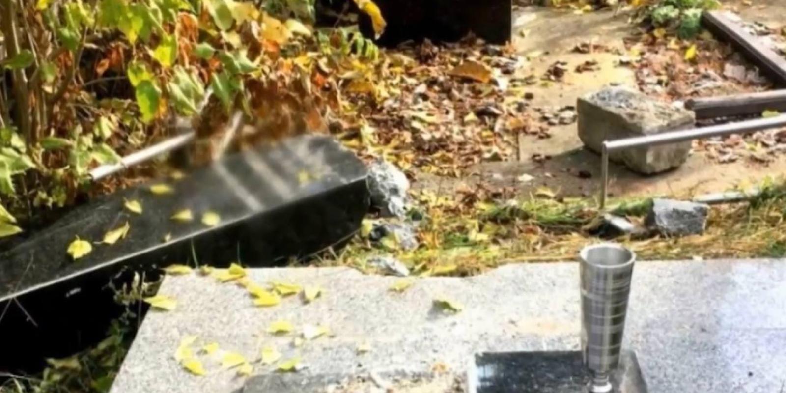 Зловмисник за місяць понівечив близько 80 пам'ятників на цвинтарях Білої Церкви