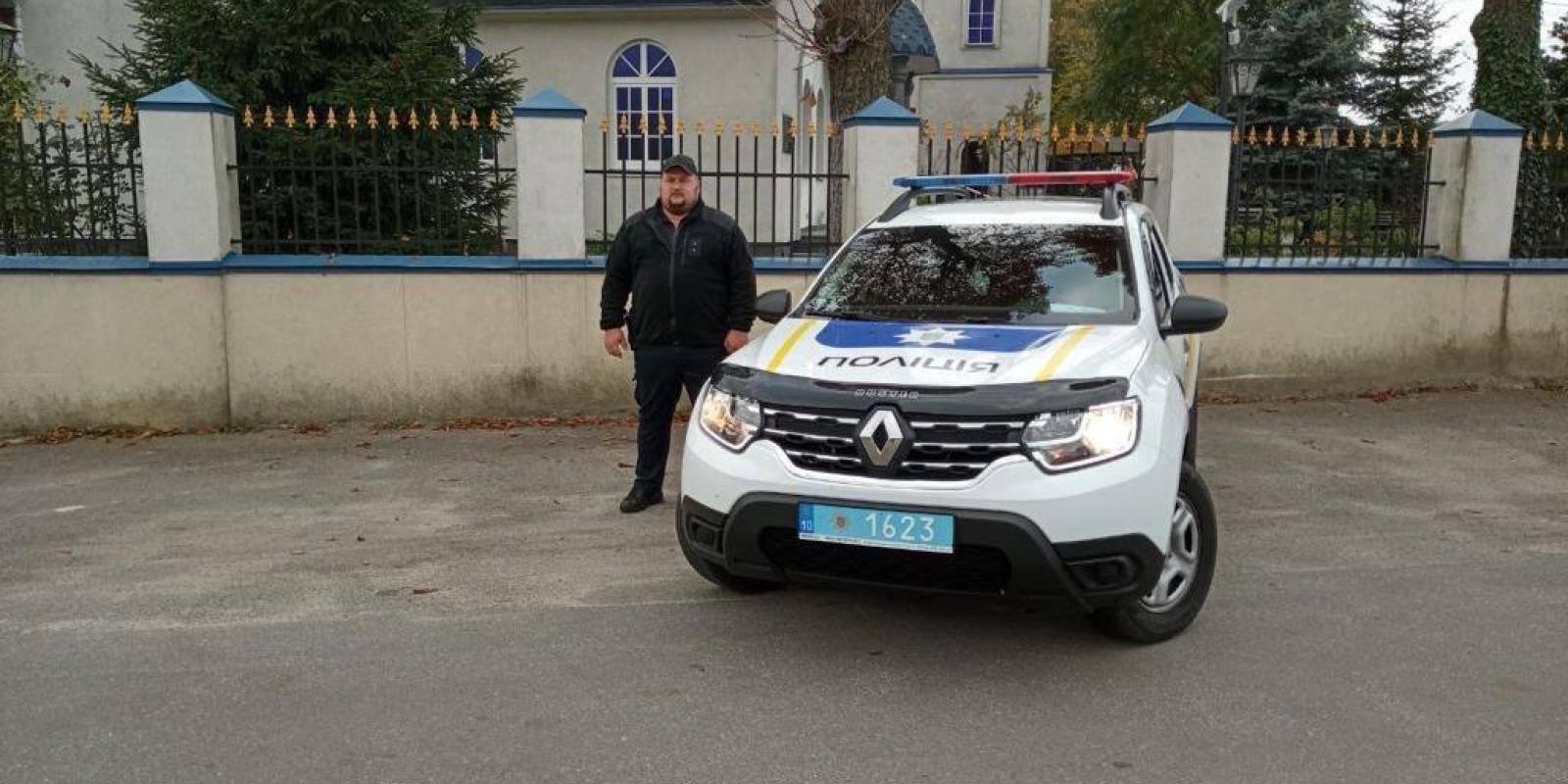 Поліцейські Київщини врятували з водяної пастки рибалку