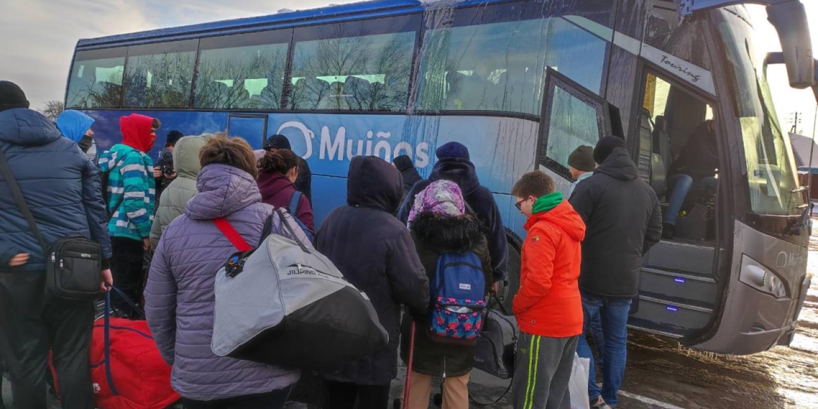 Понад 50 дітей з Київської області вирушили на тимчасове переміщення до Румунії Понад 50 дітей з Київської області вирушили на тимчасове переміщення до Румунії