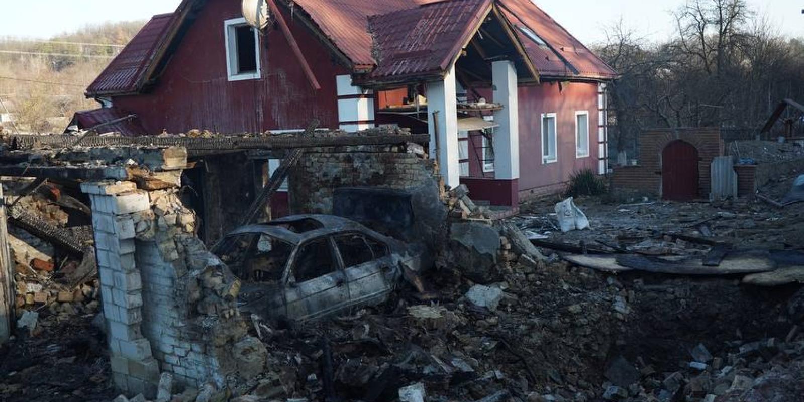 В селі на Київщині після нічної атаки дронів пошкоджено будинок пенсіонерів 