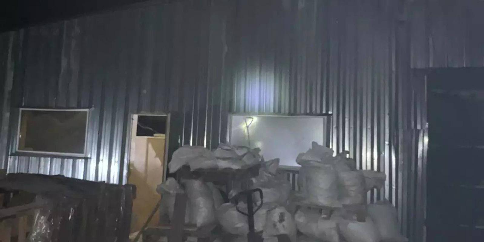 У Броварському районі загорілося виробництво дерев’яних брикетів