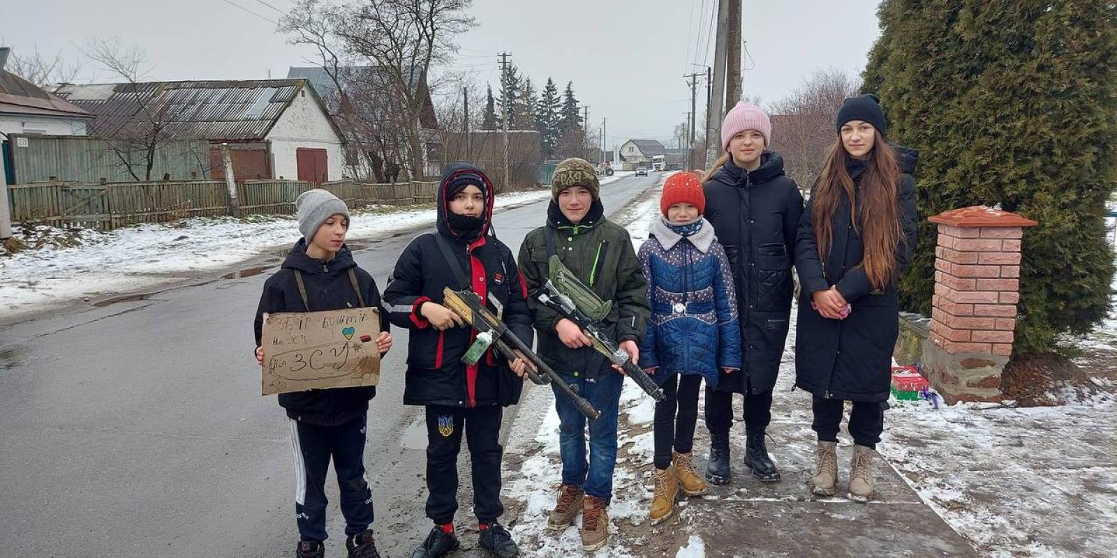 На Київщині діти облаштували блокпост та збирають кошти на потреби ЗСУ