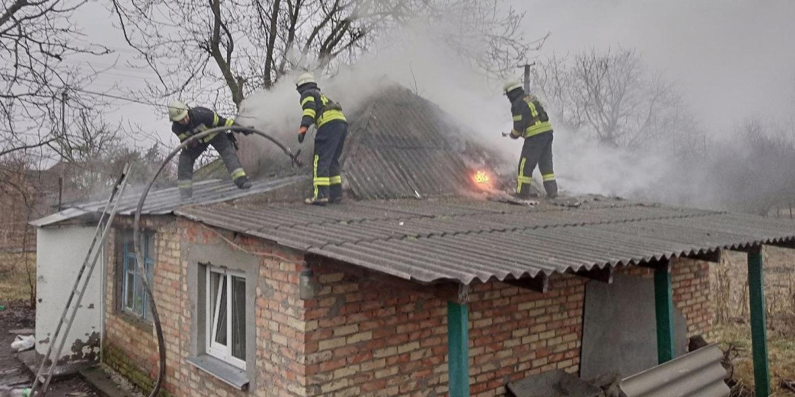 Дві пожежі у Переяславському районі: загорілась груба та господарча будівля 