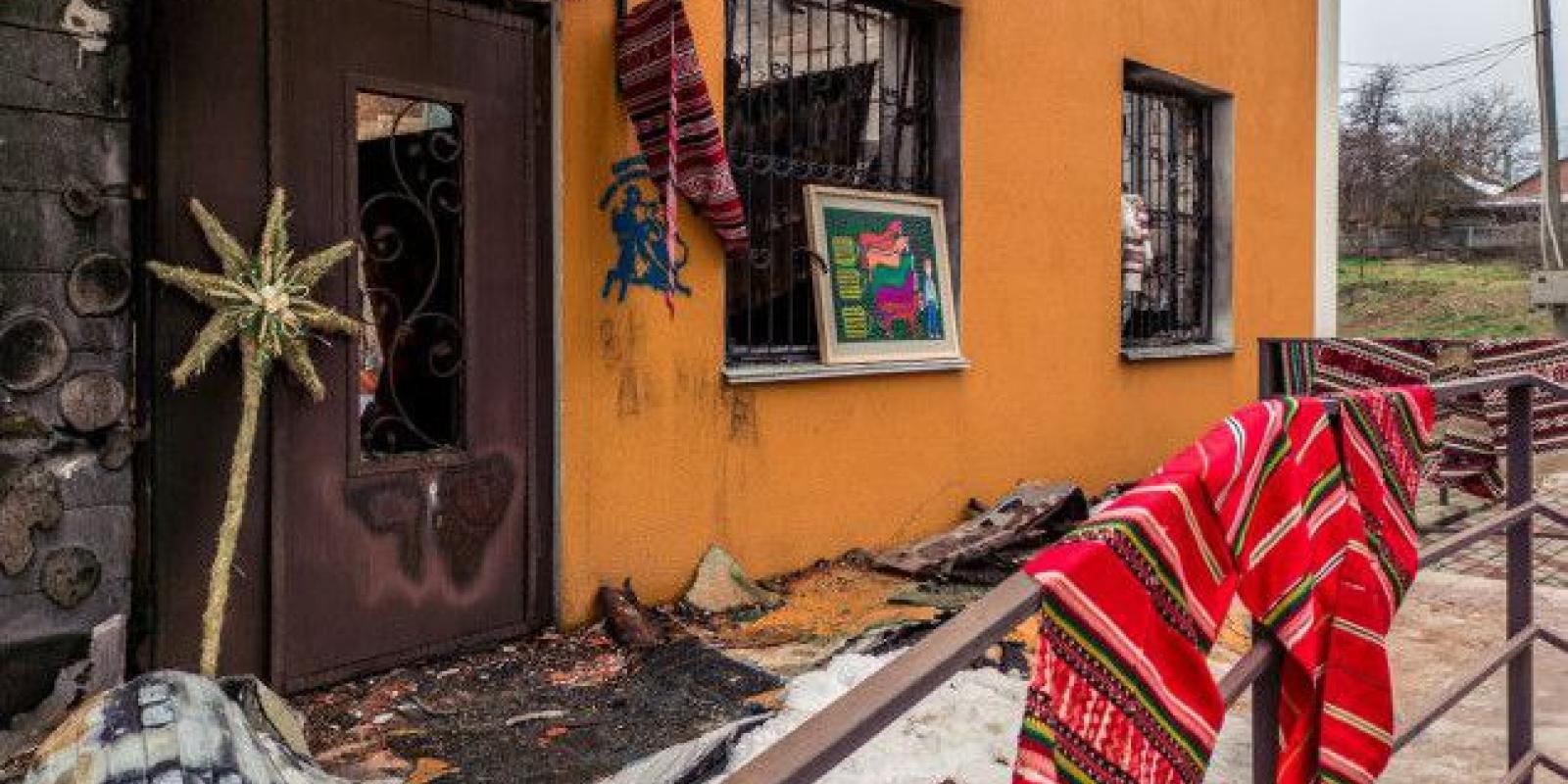 Іванківська громада збирає гроші на відновлення музею, де зберігалися картини Приймаченко