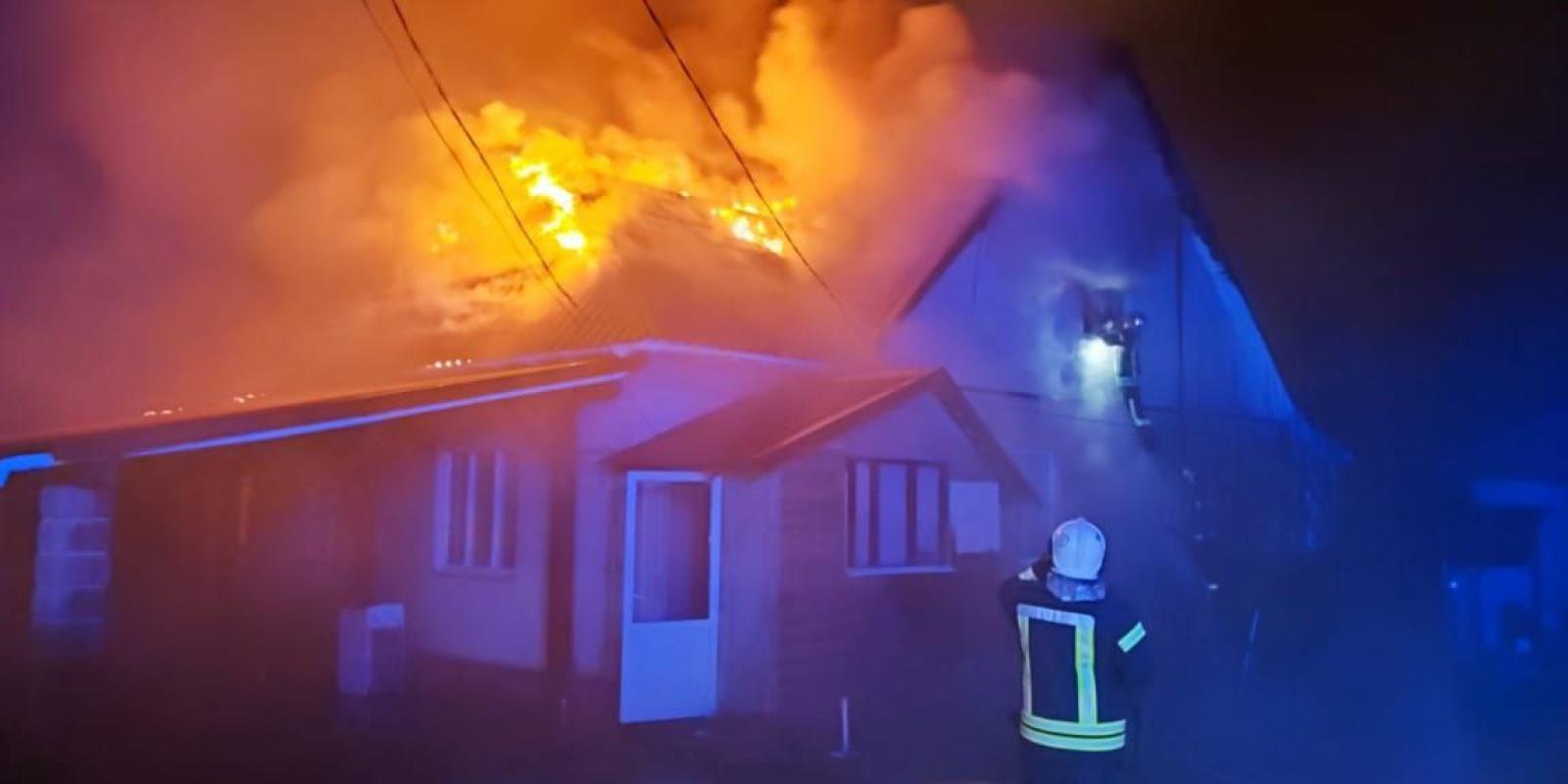 У Броварському районі дві години гасили пожежу в житловому будинку 