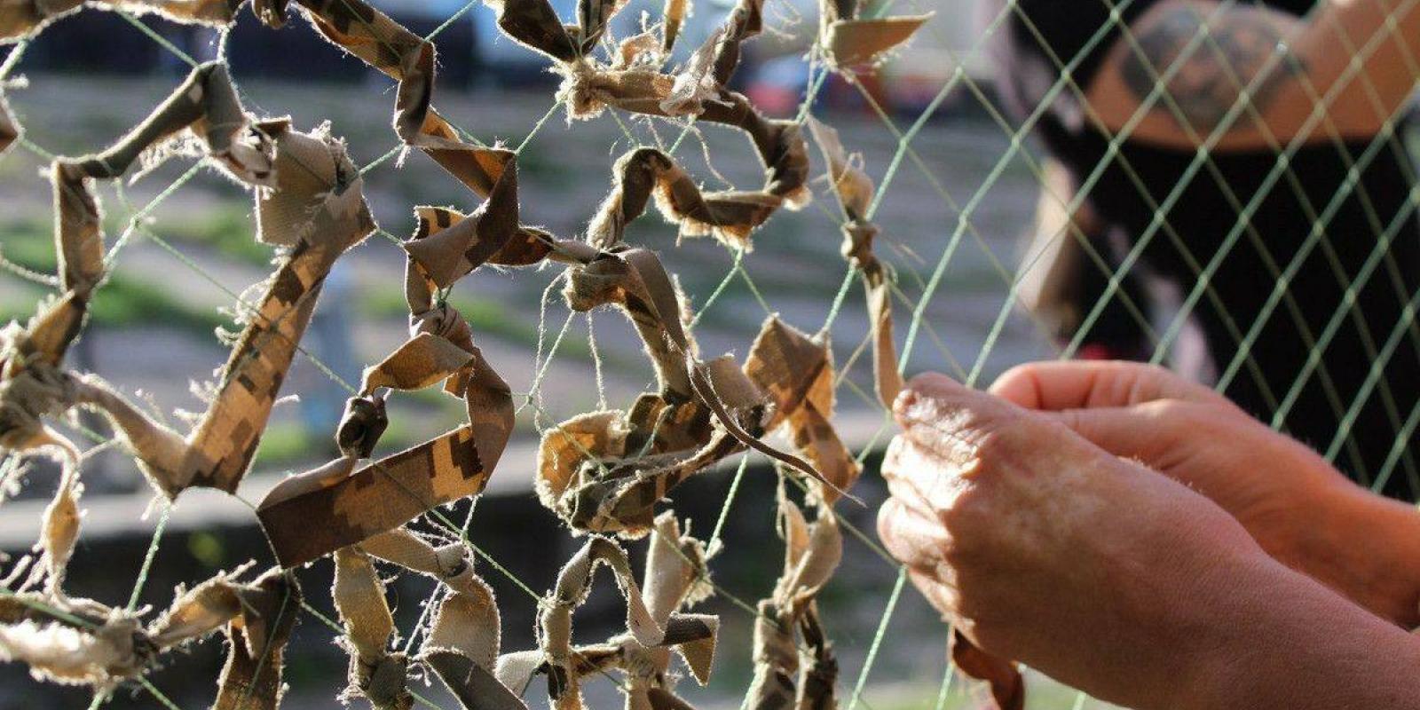 Не вистачає рук: мешканців Київщини закликають прийти на толоку з виготовлення сіток