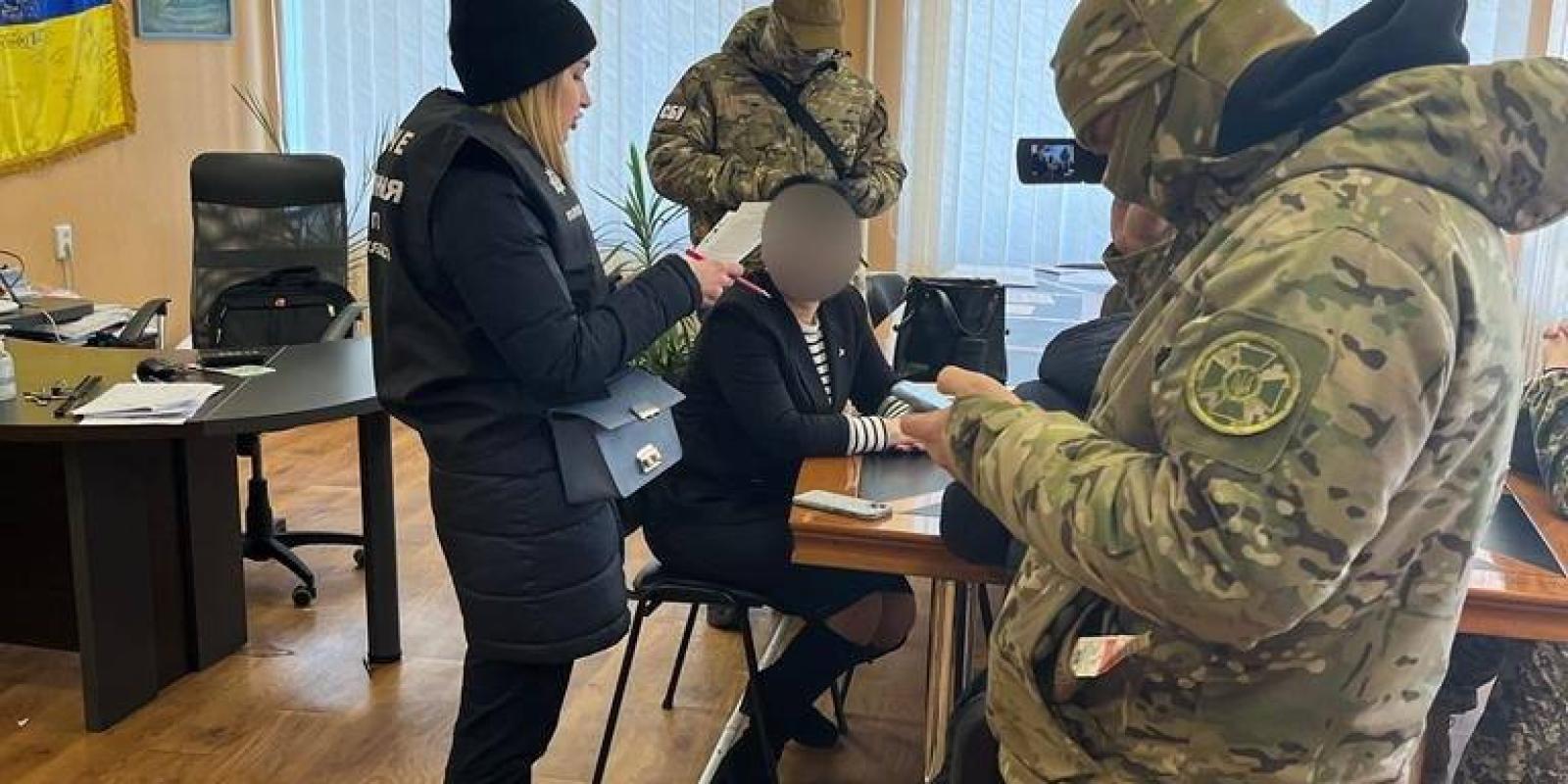 78 тисяч гривень за землю: на Київщині затримали хабарницю