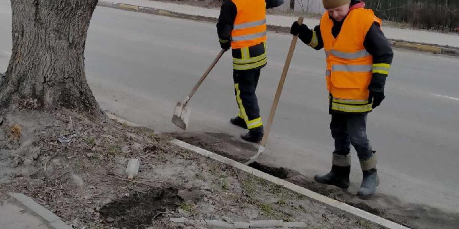 У Бучанській громаді стартувала толока з прибирання парків, скверів та дитячих майданчиків