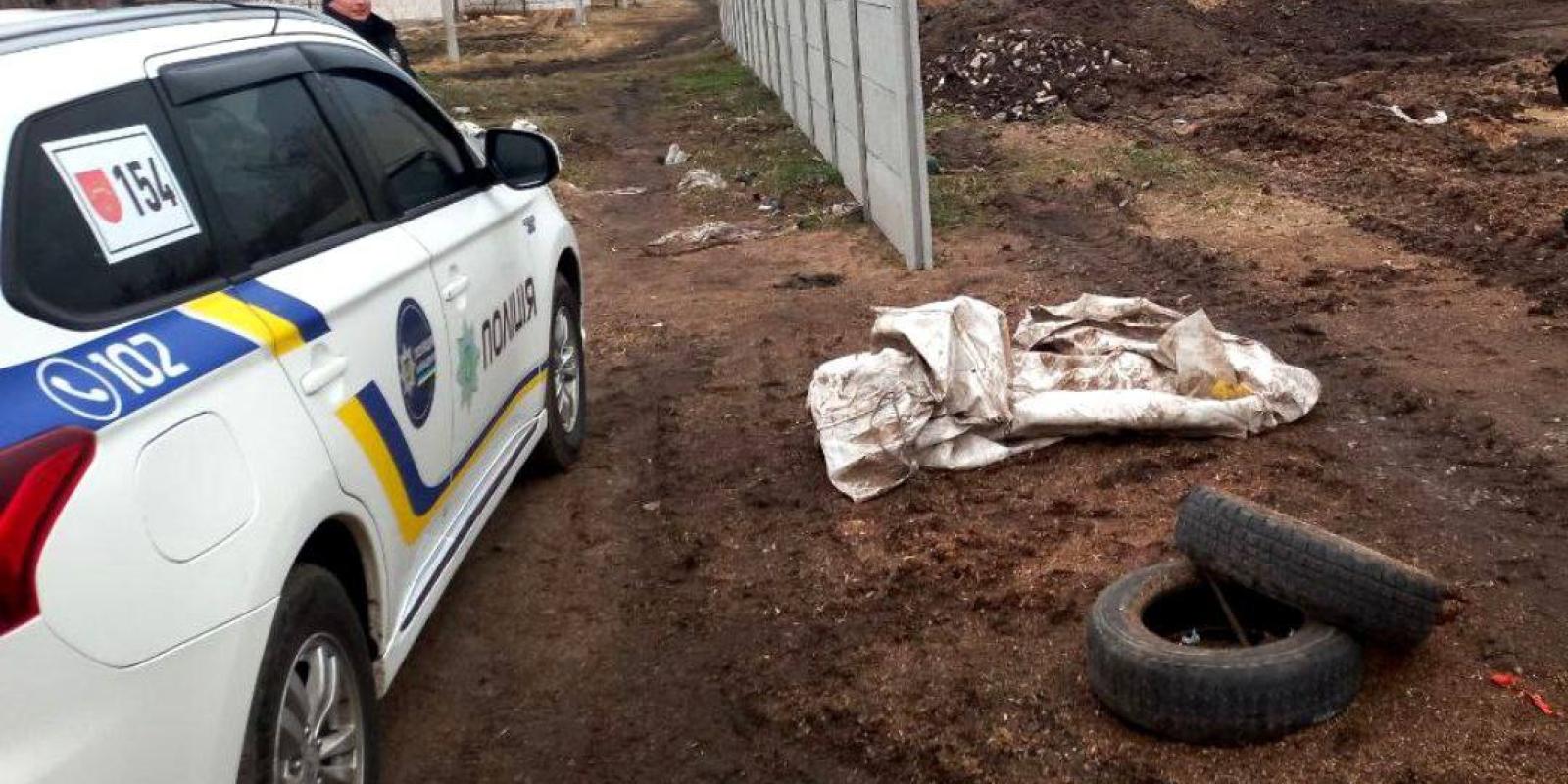 В селі на Київщині чоловік знайшов снаряд під власним будинком