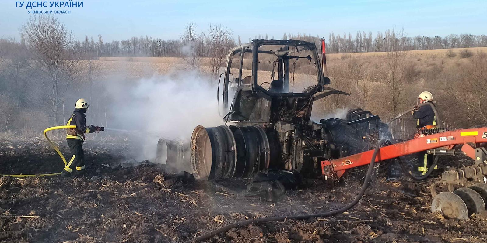 Пожежа у Білоцерківському районі: згорів трактор Пожежа у Білоцерківському районі: згорів трактор