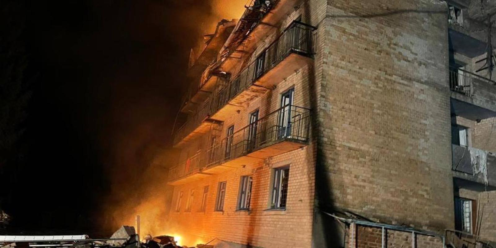 Нічна атака "Шахедів" на Київщину: пошкоджені гуртожитки у Ржищеві, 3 загиблих