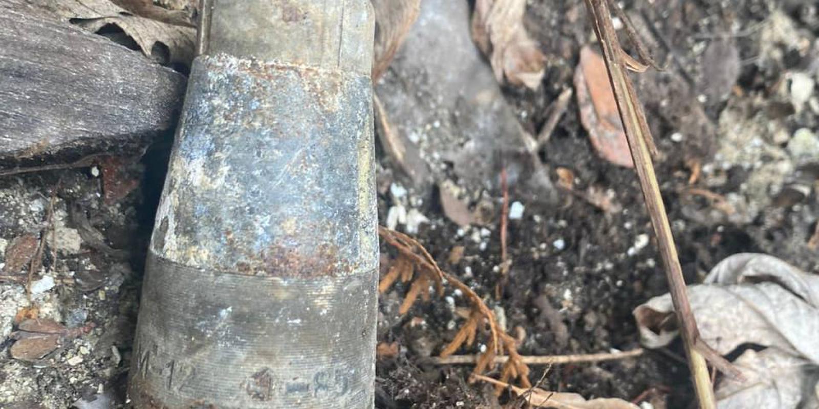 Під час весняного прибирання працівники заводу в Бучі знайшли гранатометний снаряд Під час весняного прибирання працівники заводу в Бучі знайшли гранатометний снаряд