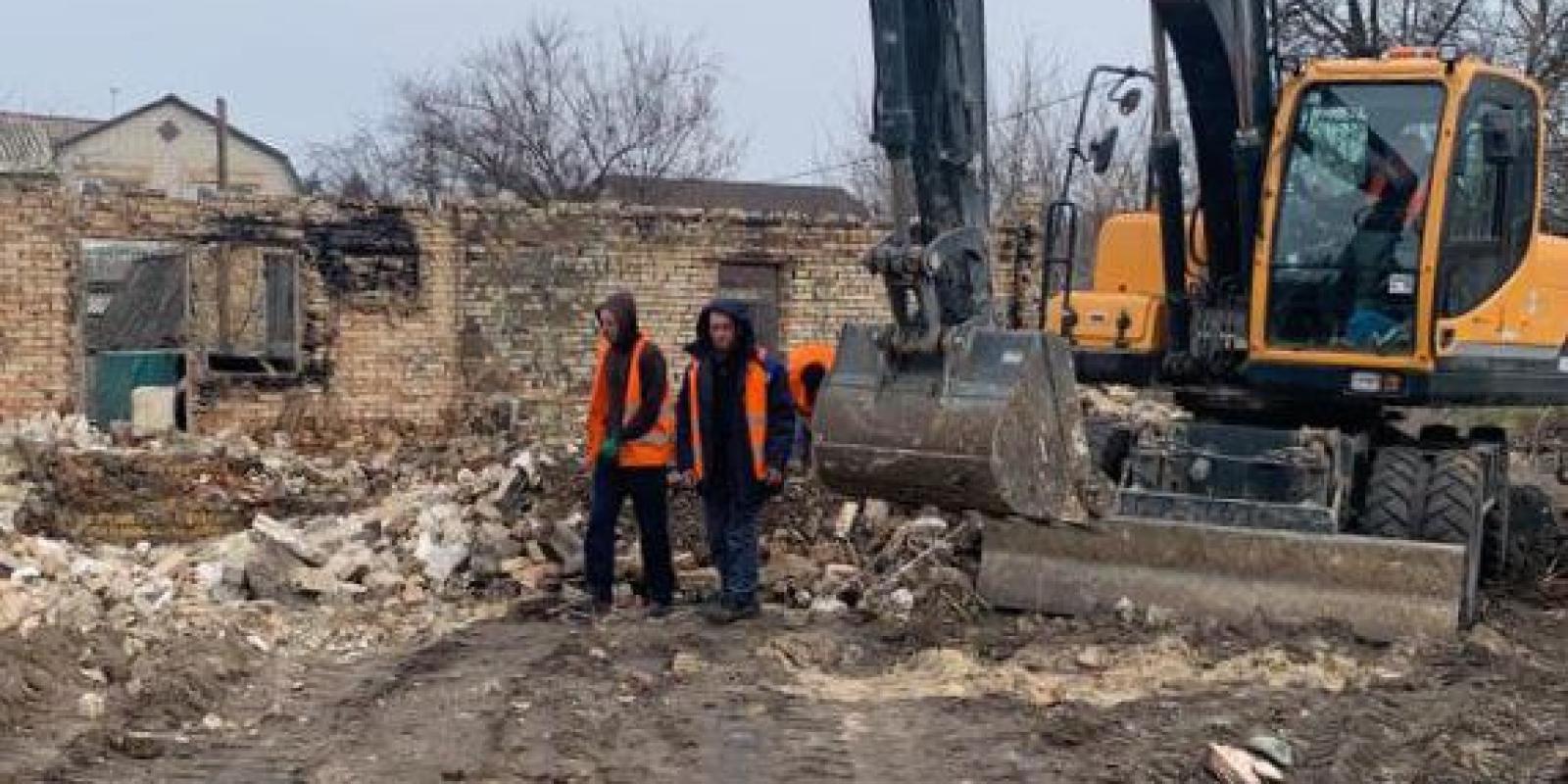 При демонтажі зруйнованого будинку в Бучі знайшли нерозірвані артснаряди