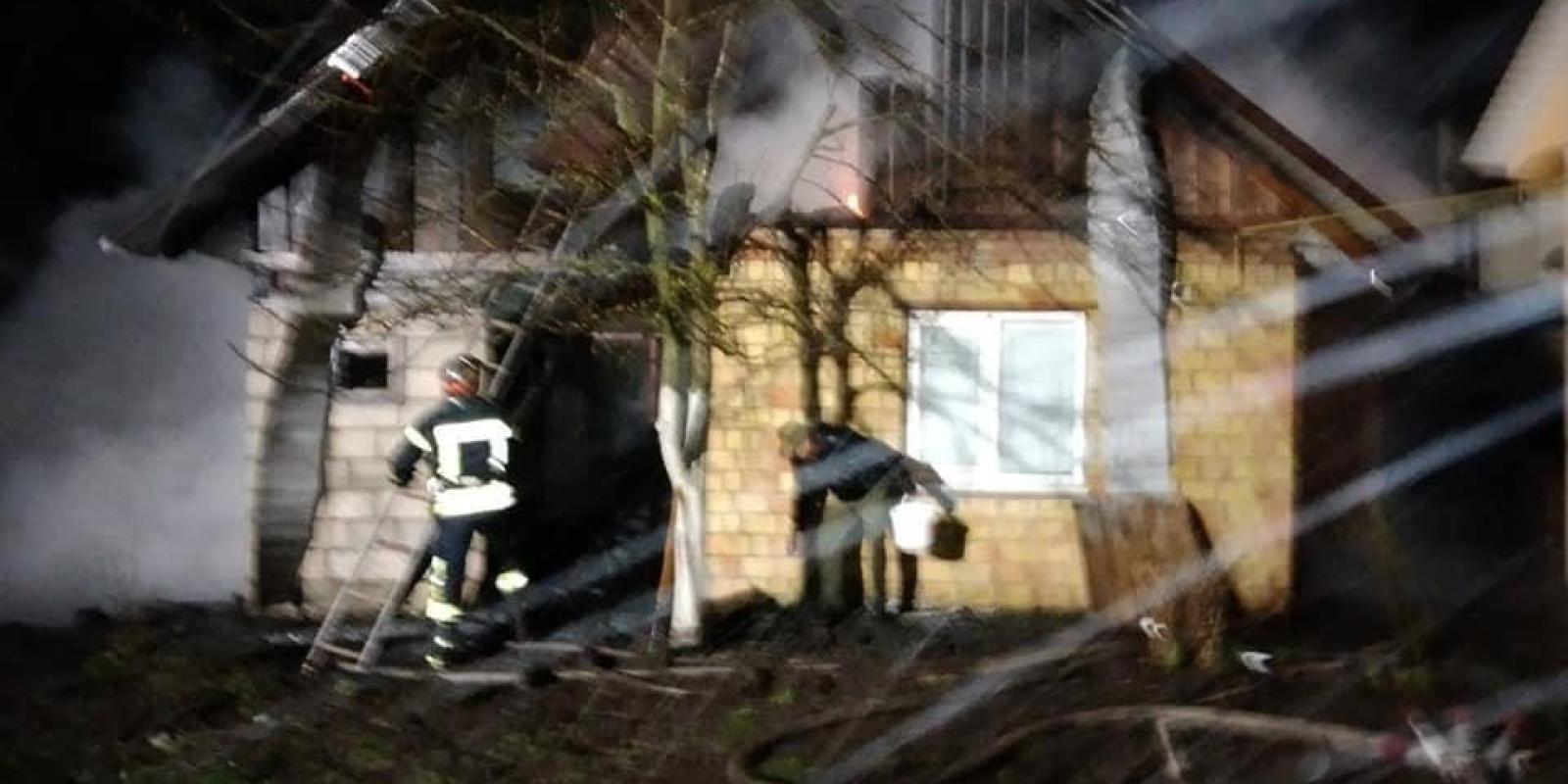 В селі на Київщині загорілась господарча будівля: що відомо